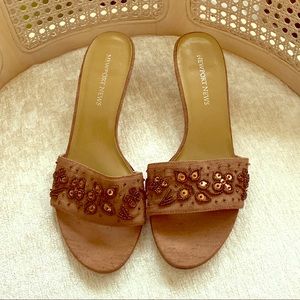 Beautiful sequined midheel sandals.